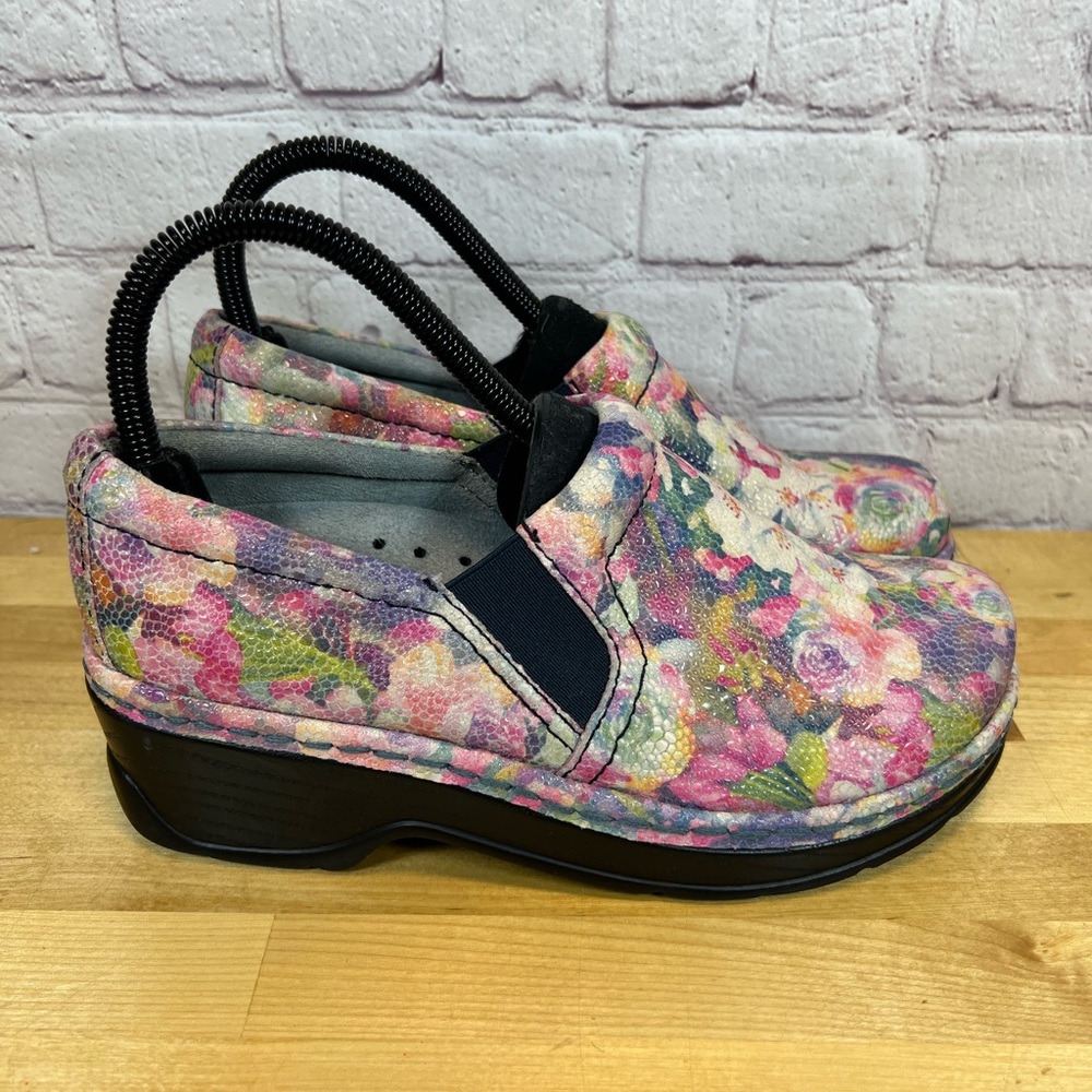 Klogs Naples Floral Slip Resistance Slip-On clogs Women’s Size 7‎